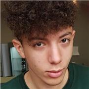 Studente universitario con certificato B2 insegna inglese a studenti di scuole medie/superiori/università